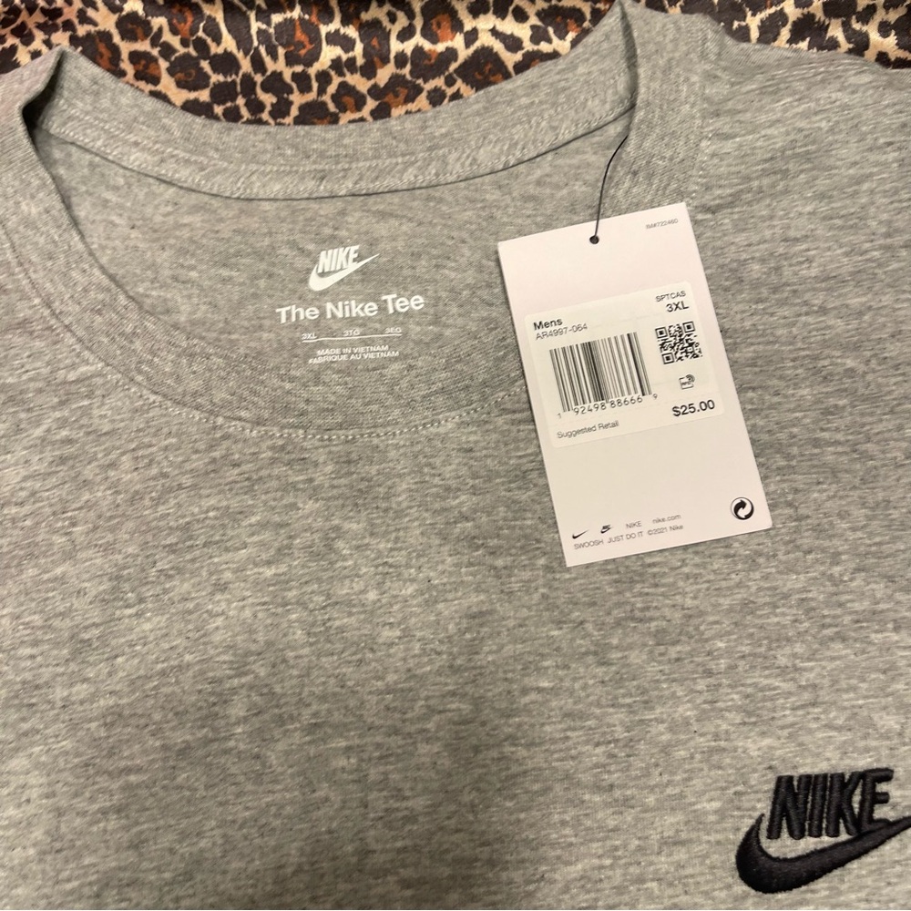 Nike Men's Heather Gray Short Sleeve Tee - Picture 6 of 12